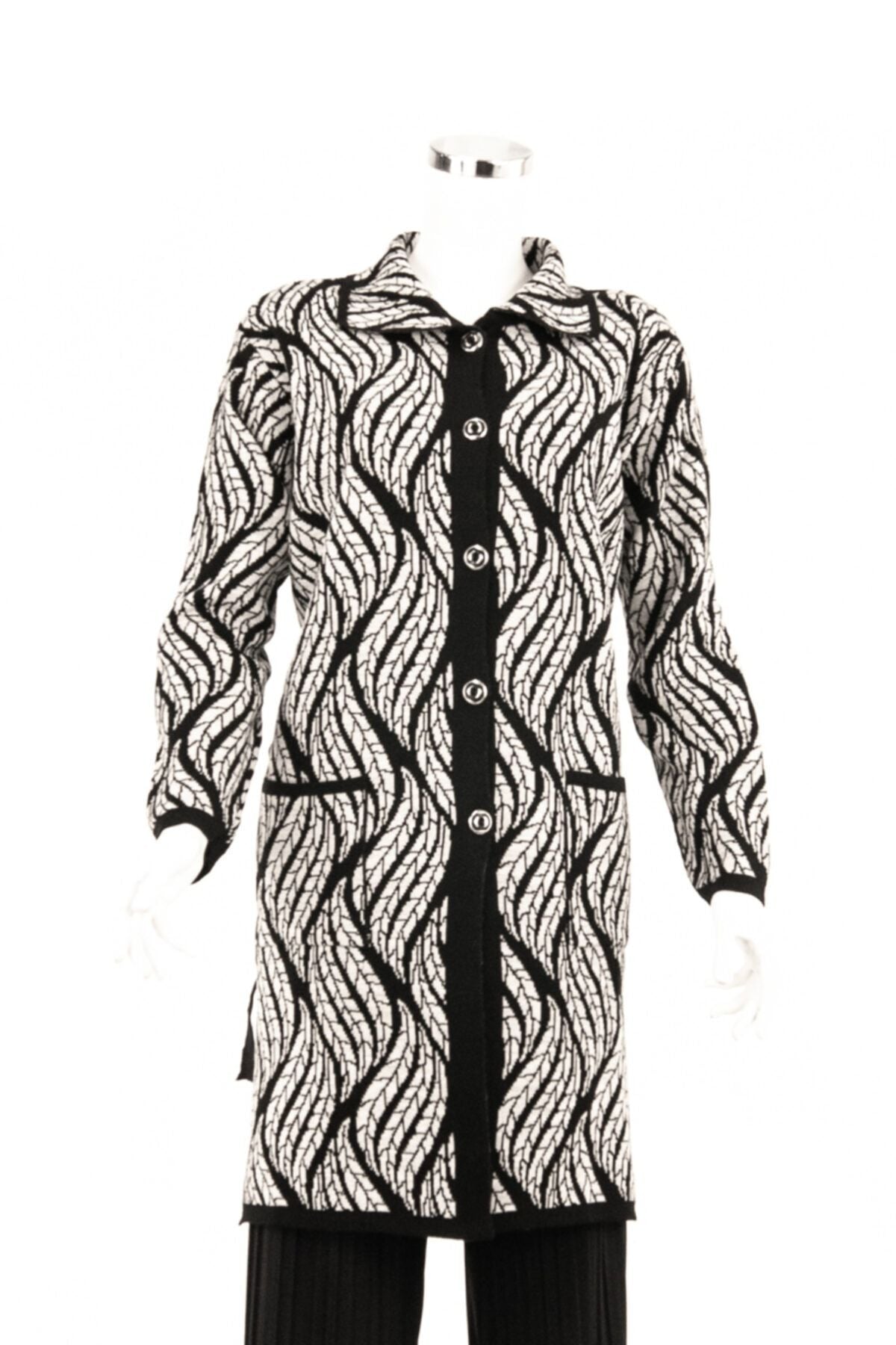 Kadın Bej Kışlık Motifli Düğmeli Cepli Rahat Kesim Likralı Yünlü Dokuma Anne Hırka